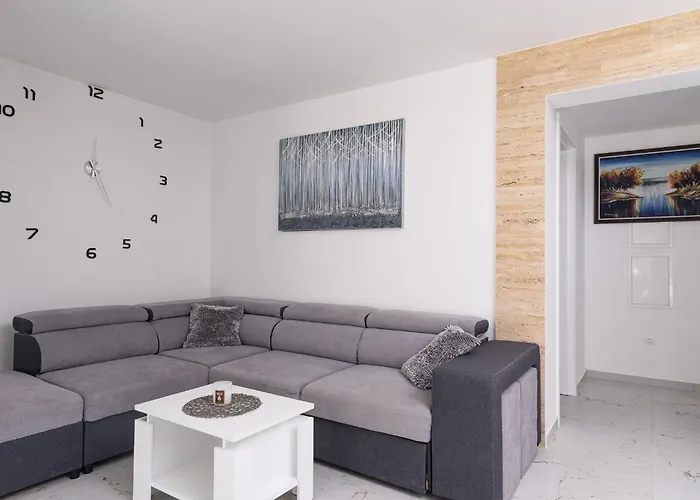 Sky شقة تروغير