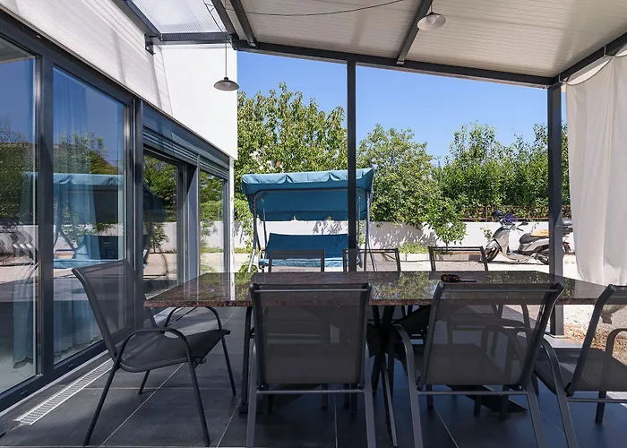 Sky شقة تروغير